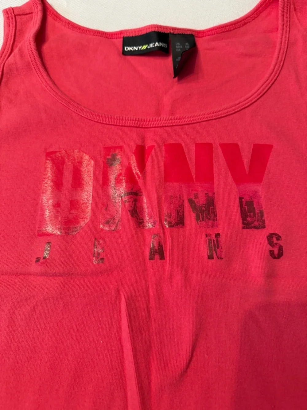 2 DKNY jeans sleeveless New York sleeveless tops size XL
Light purple, pink/red - Picture 8 of 10